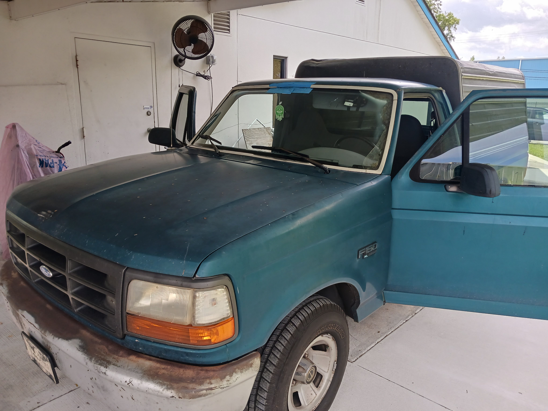 1995 Ford F-150 in for instrument cluster removal